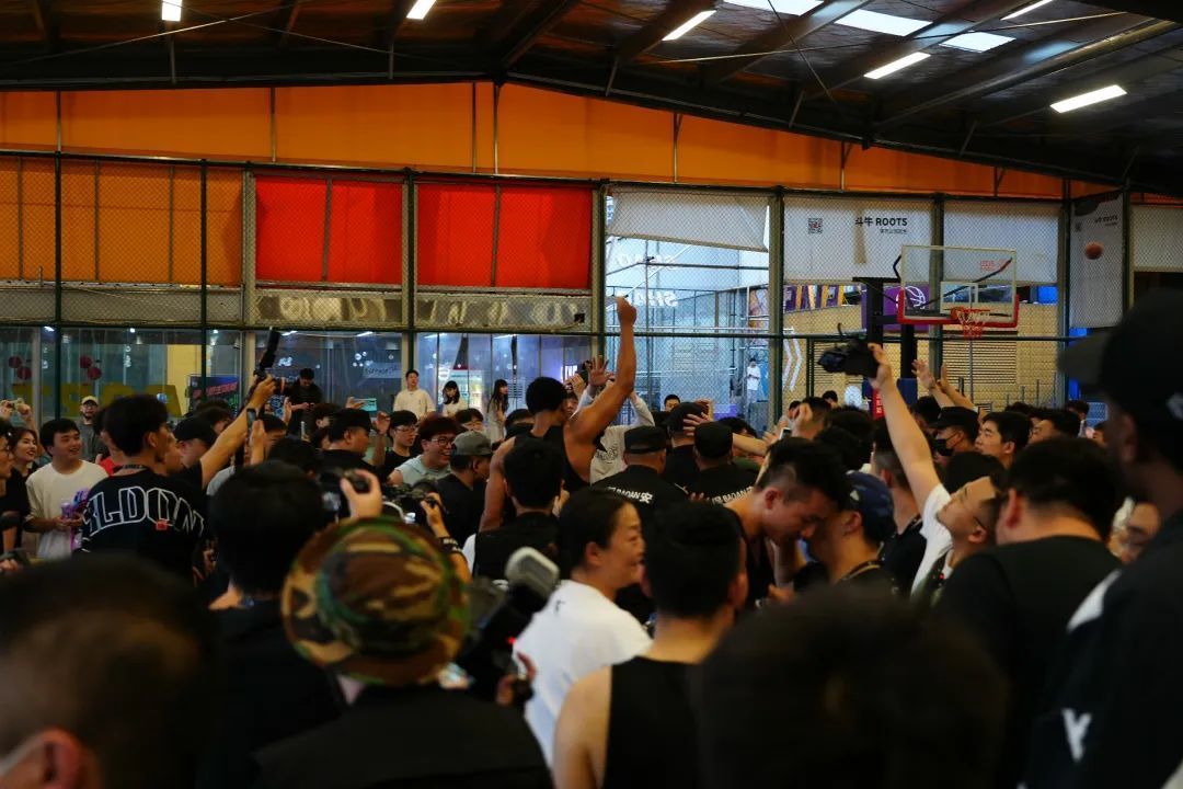 我们和nba球星的差距在哪凯尔登约翰逊疾速飞升中国行