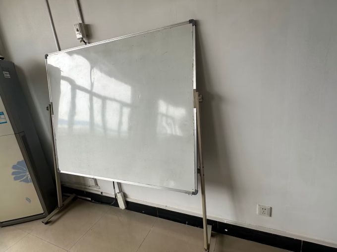 种草一个可移动式的白板