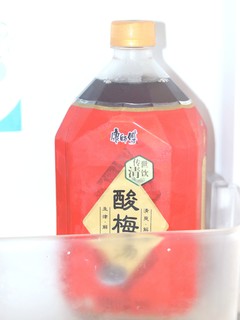 刚从冰箱里拿出来的酸梅汤，是我心中的yyds