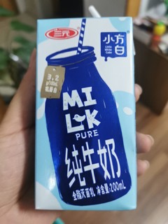 三元小方白牛奶