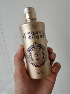 谭金酱小酒，酱香浓郁，回味悠长。