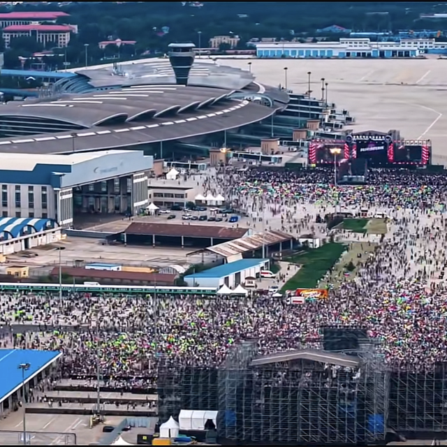 6万人涌入废旧机场，只为参加一场音乐节