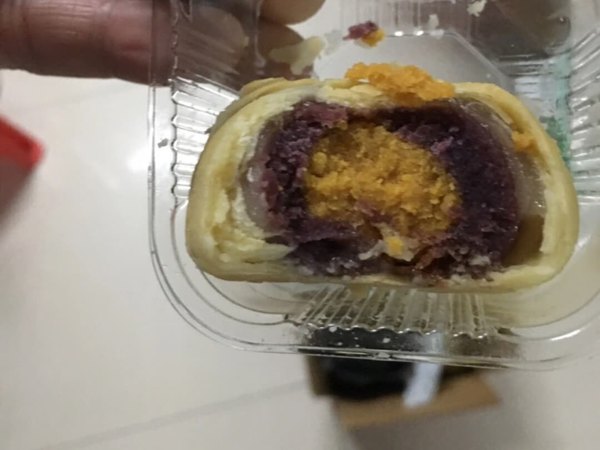 这个蛋黄酥好好吃果然大牌子的就是不一样甜