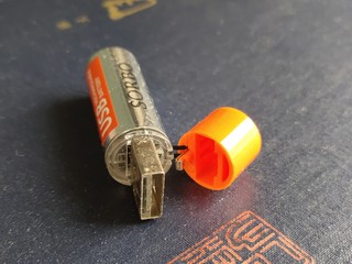 ​发现USB可充电锂电池! 不用充电器!
