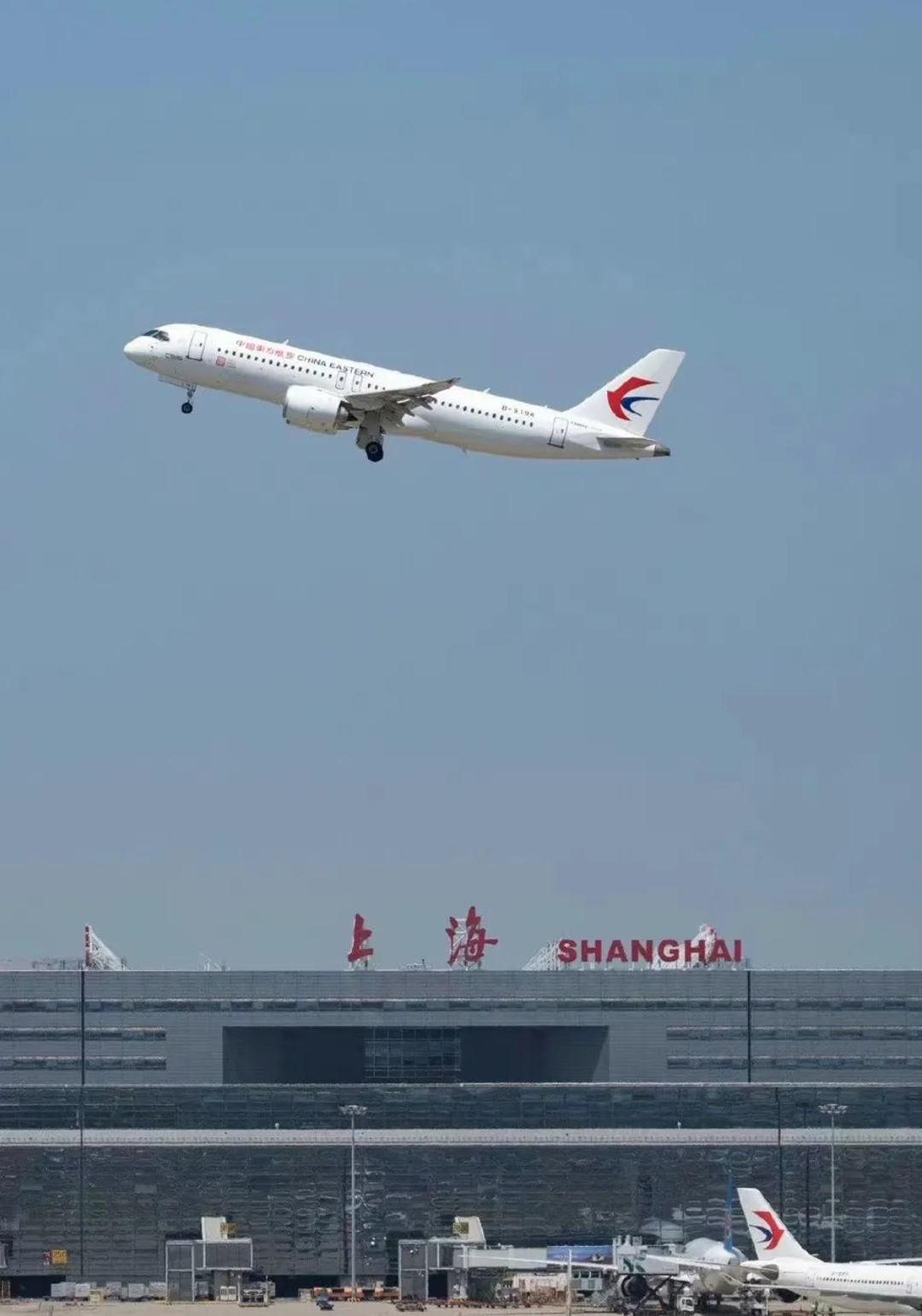 起飞！C919开启上海成都航线 马斯克回应嘲笑比亚迪