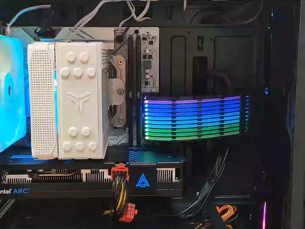 无板载ARGB接针难道不能搞光污染装机吗？