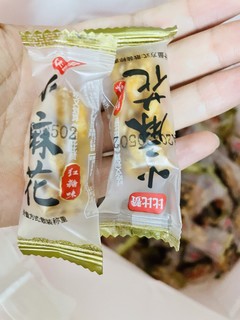 一口一个小麻花吃起来太安逸啦