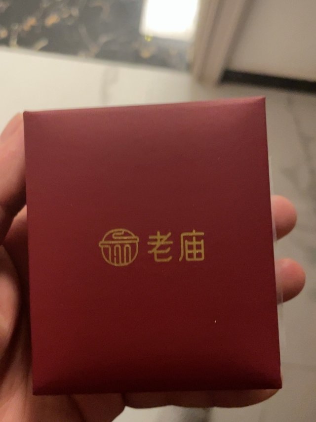 手镯收到了。东西不错。戴着挺好看的。下次