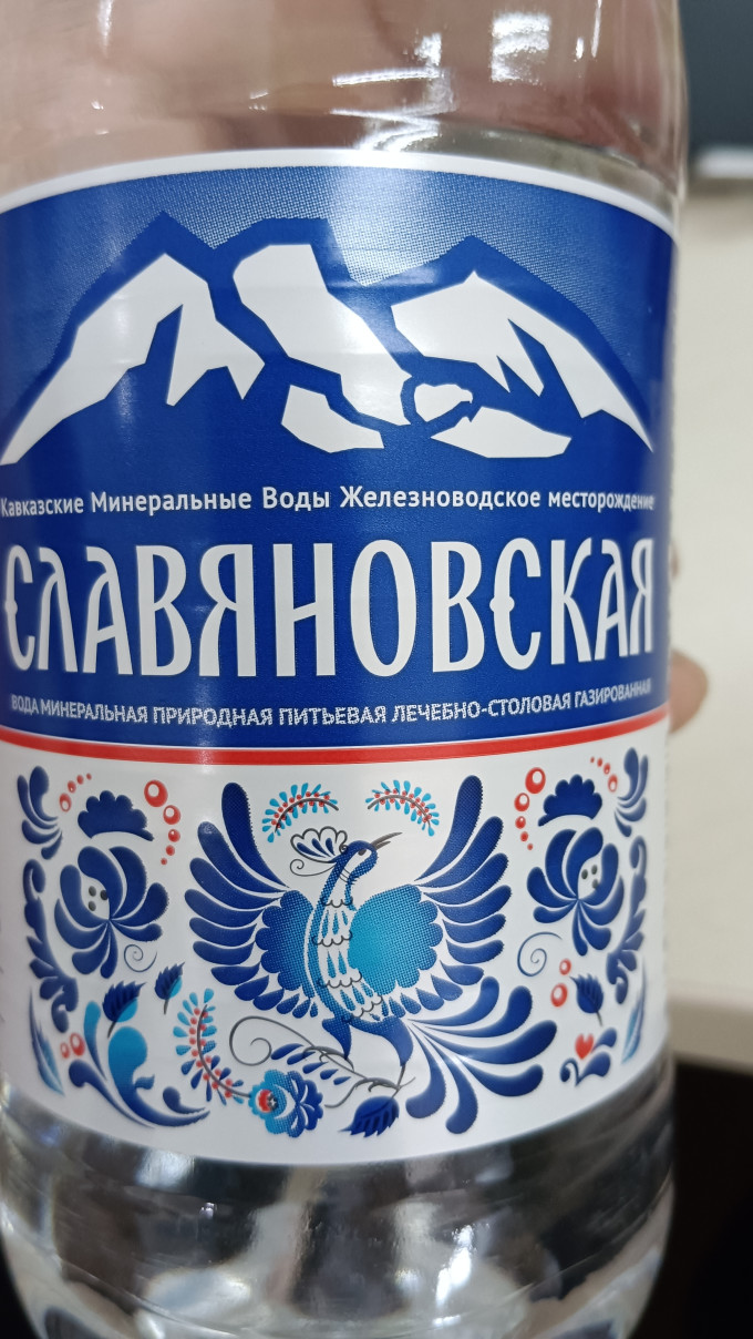 一块多一瓶,对比蓝矿还是选了高加索矿泉水