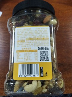 17.9元包邮买的良品铺子500g坚果果脯混合罐