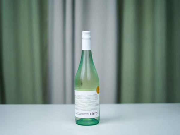 品酒打卡墙｜这款美少女般清新脱俗的长相思白葡萄酒，真的是美到我了～