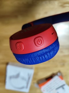 JBL儿童头戴式蓝牙耳机