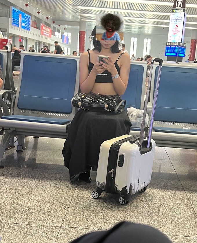她旅行箱包