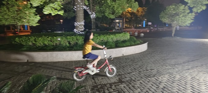 儿童自行车