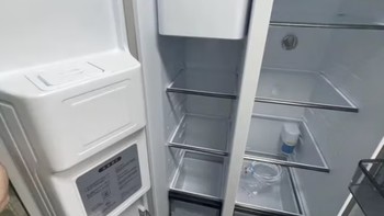 ​​今天给大家推荐达米尼489L双开门白色玻璃自动制冰大容量超薄风冷冰箱