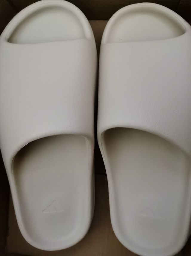 阿迪三叶草YEEZY SLIDE 骨白椰子拖鞋
