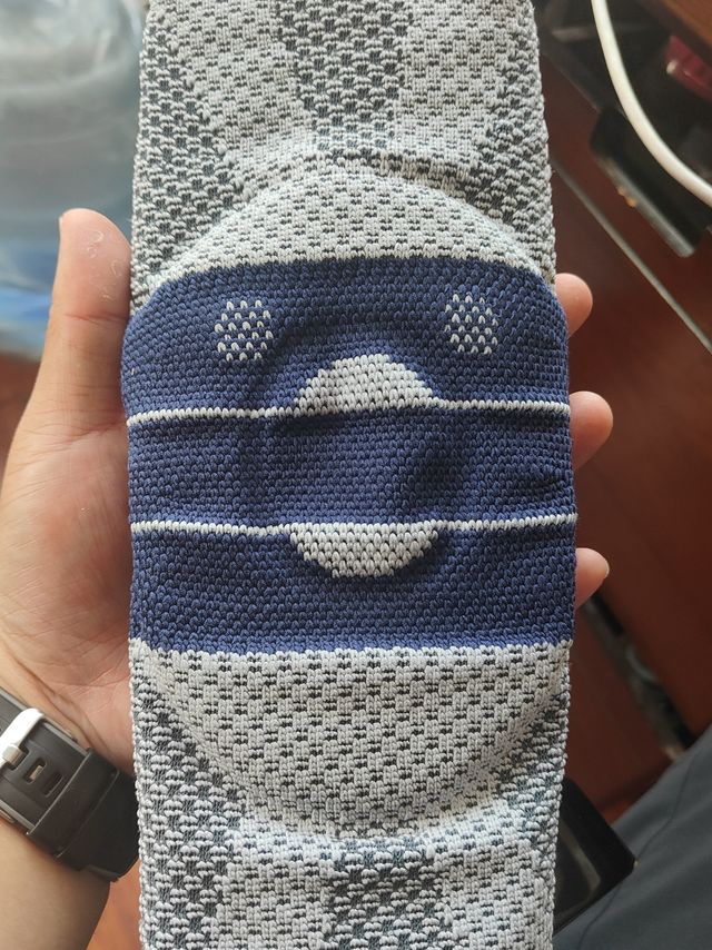 我这大粗腿，配不上这么高端奢华的护膝