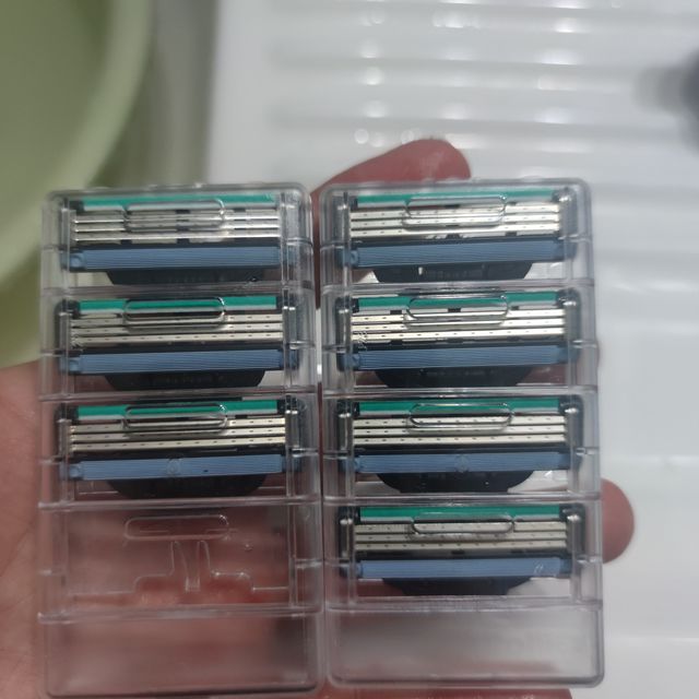 波兰产的吉利锋速三剃须刀片