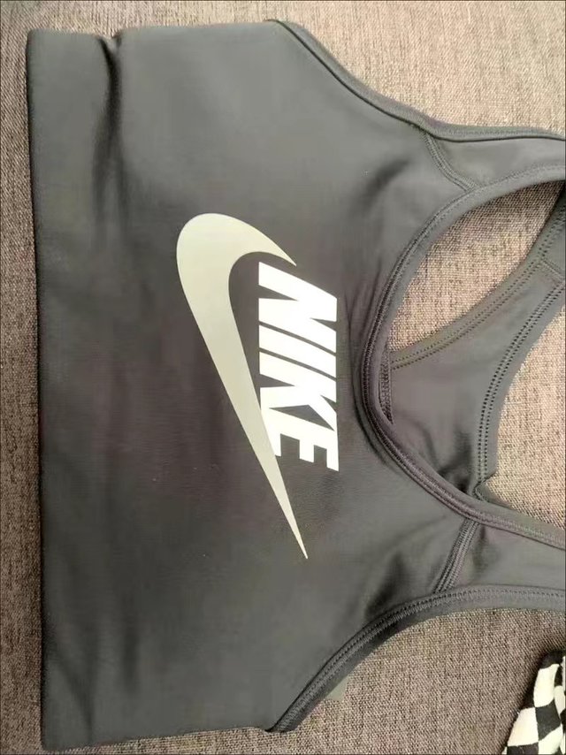 中强度运动内衣可以选择nike