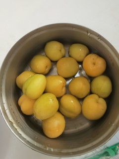 七鲜买的新疆小白杏