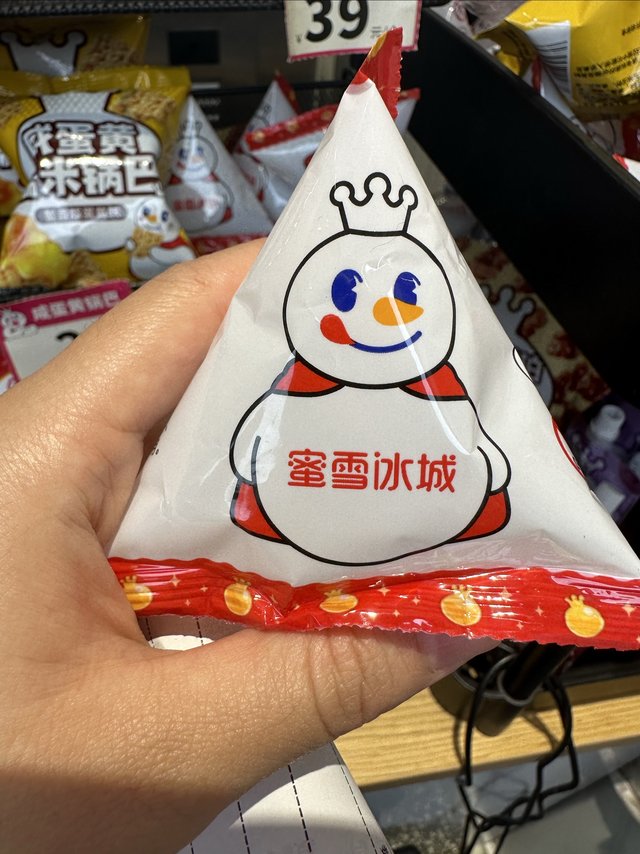 一块一个的雪王不倒翁