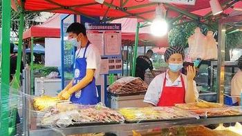 乌鲁木齐又多了一个吃美食的夜市，烧烤，肚包肉任意吃