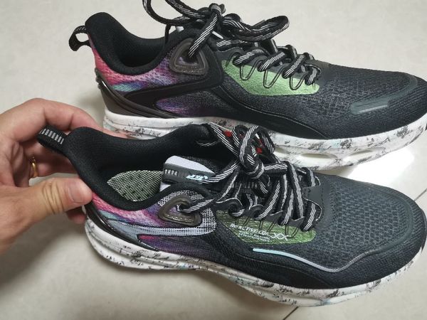 特步减震旋9.0，给队友也来一双