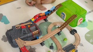 117购入Hape轨道车玩具  还送电动小火车头
