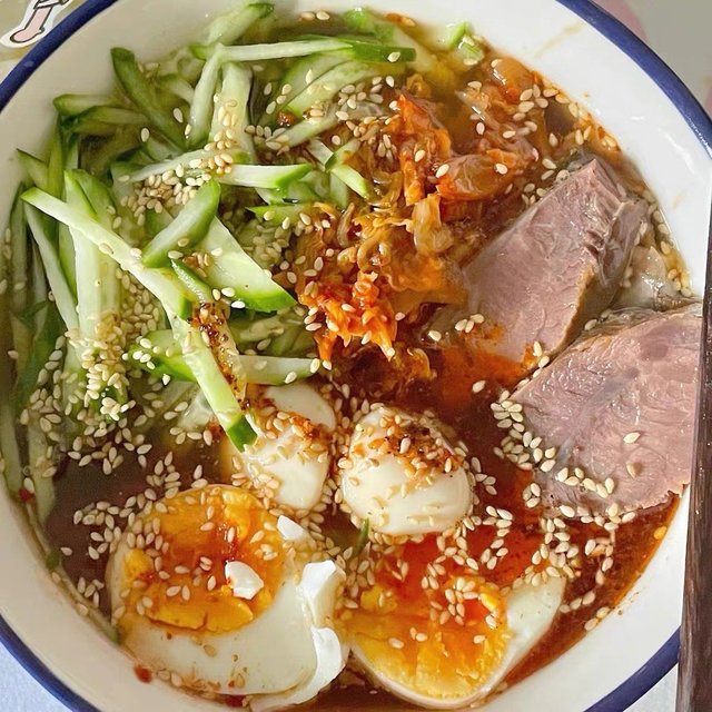 这天儿，吃碗大冷面太幸福了