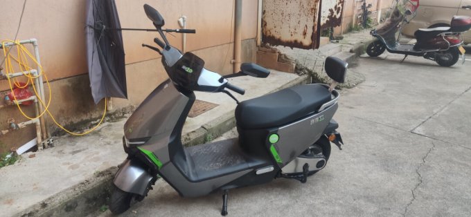 绿源(luyuan)72v26a石墨烯电动摩托车超长续航两轮摩托车s70 魅影灰