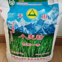 小麦粉，来自新疆天山北麓