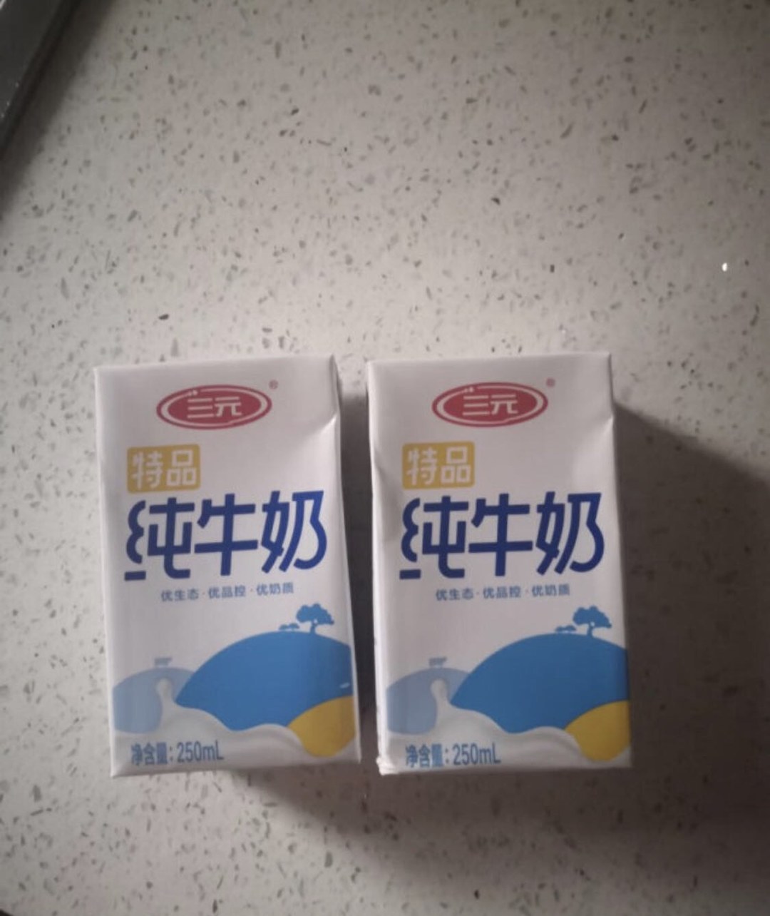 三元特品鲜牛奶瓶装图片