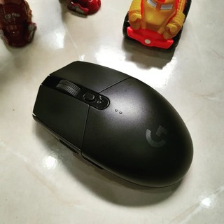 长久耐用的罗技G304无线游戏鼠标
