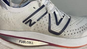 New Balance FuelCell SC Trainer 回弹碳板透气跑鞋