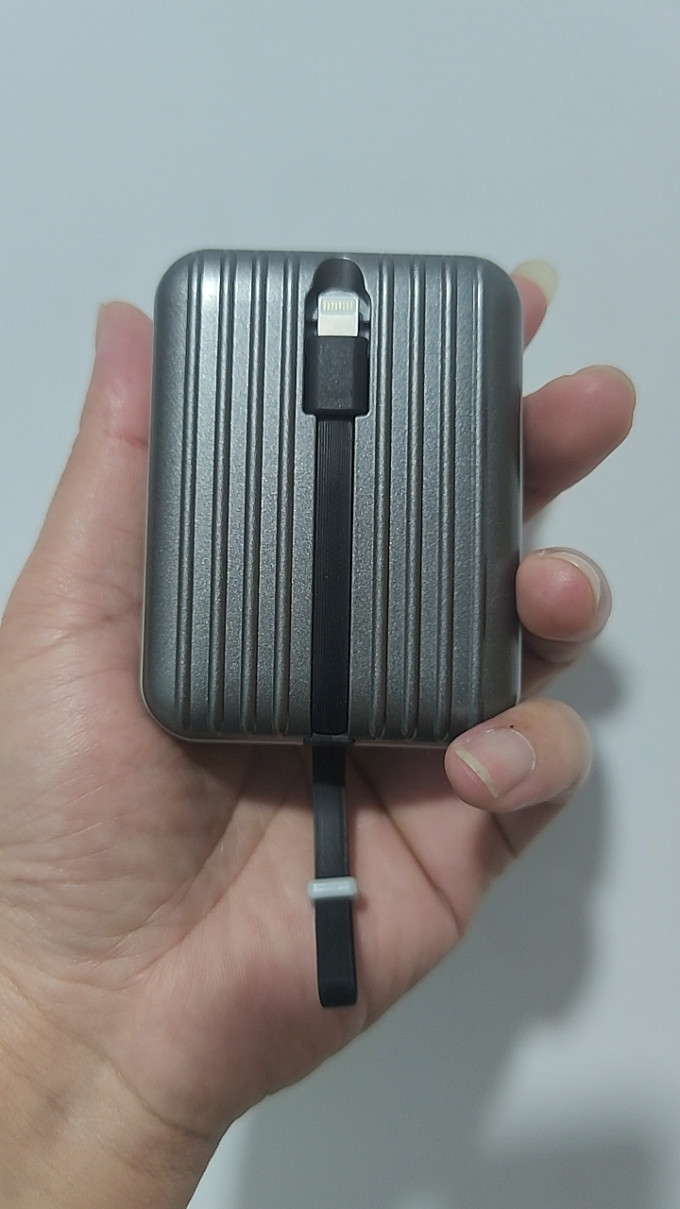 半岛铁盒移动电源