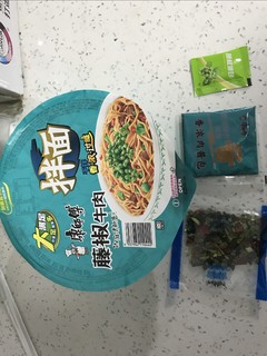 简单方便的夜餐，康师傅藤椒牛肉拌面