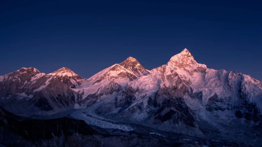 雄伟壮丽的珠穆朗玛峰 ©摄图网