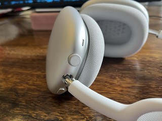 半个月工资给表妹买的AirPods Max 耳机