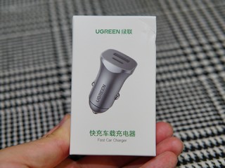 绿联PD20车载充电器