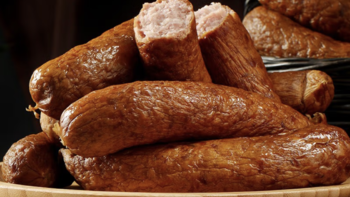最喜欢吃的家乡特产秋林里道斯哈尔滨红肠，特别怀念小时候味道。