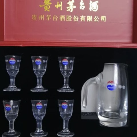 买茅台送的2个小酒杯，除了用来喝酒，还有3个妙用，你都知道吗？