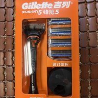 618第一次买的吉列剃须刀，以前都是用电动剃须刀的！