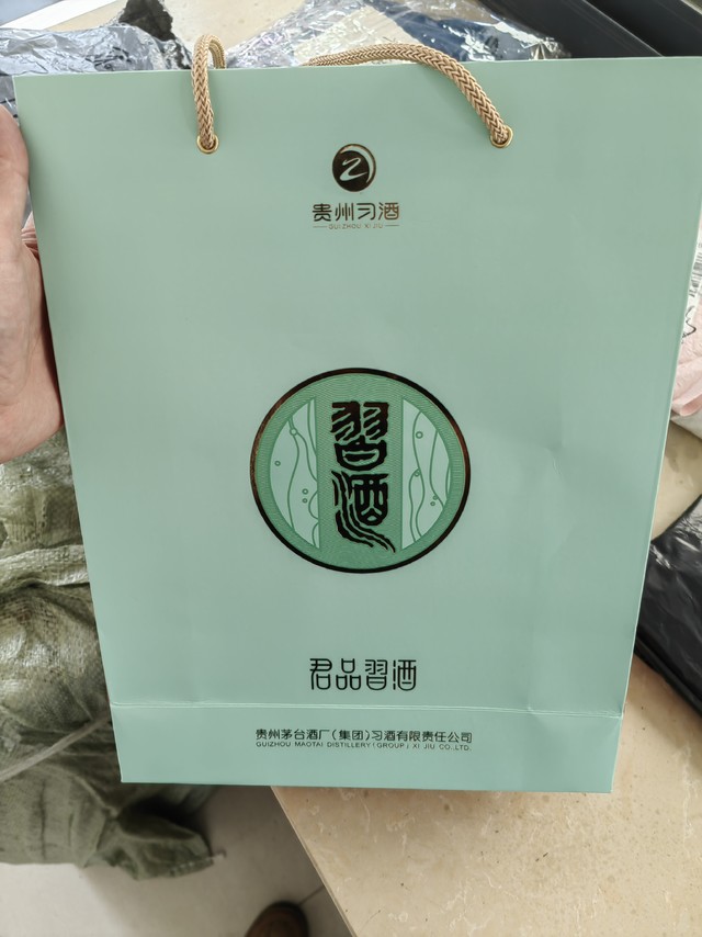 酒液质量：挺不错的，外观也好看，高端大气