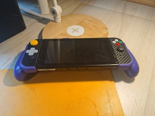 首发的switch+ckull&co的手柄支架