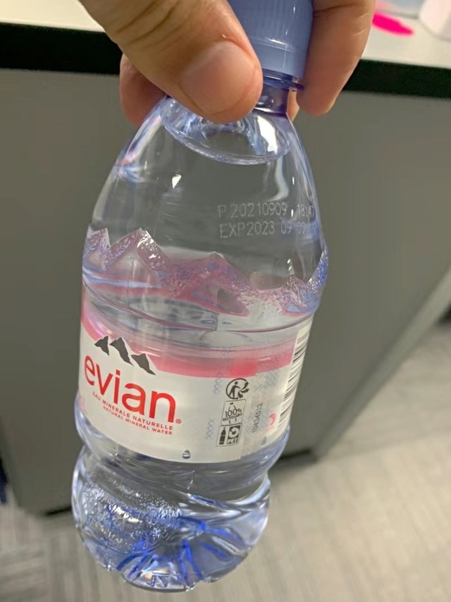 依云（evian）法国原装进口 依云矿泉水饮用