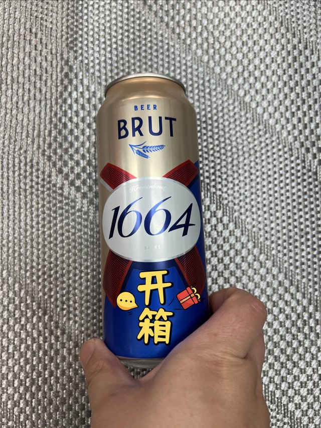 1664的又一款法蓝干啤酒，易拉罐的！