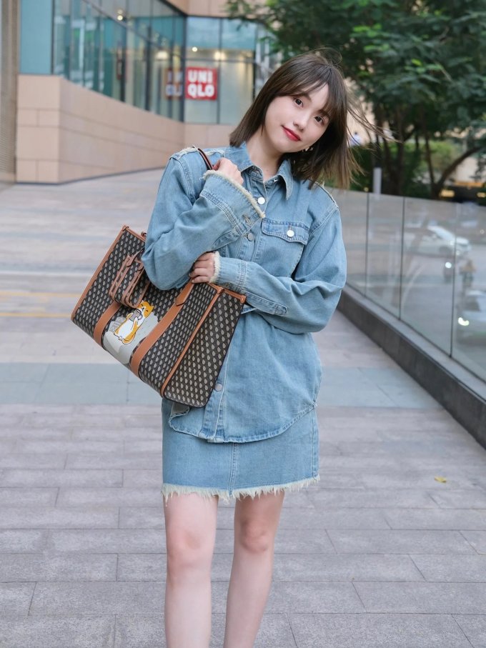 古驰女士牛仔裤