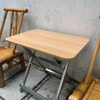 《折叠餐桌：实用与便捷的家居选择》