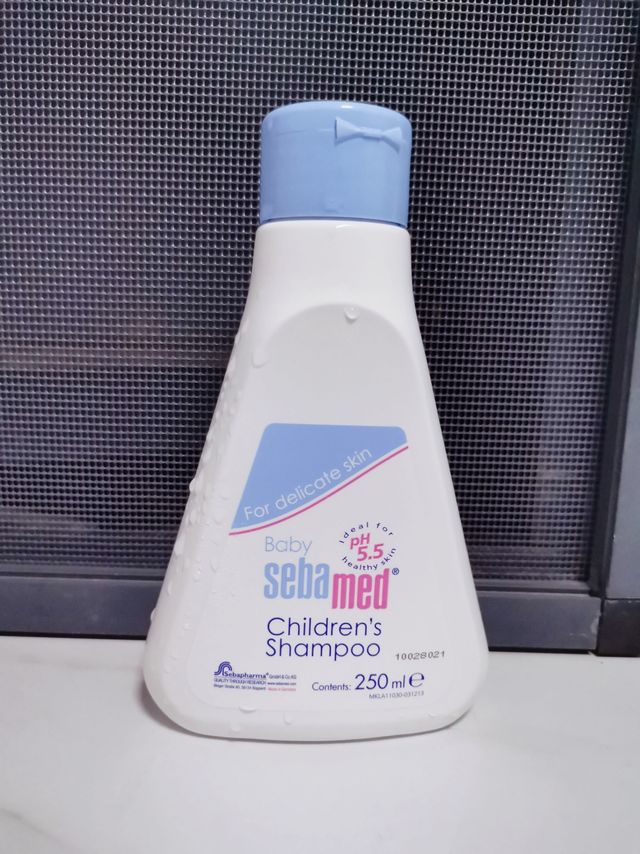 弱酸配方的儿童洗发水