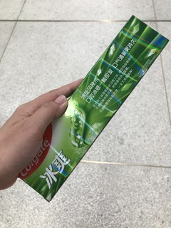 高露洁冰爽牙膏，冰凉感觉就是爽啊！